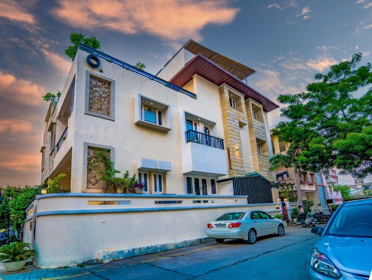 Santosh Villa - The House Of Antiques And Art Udaipur Exterior photo